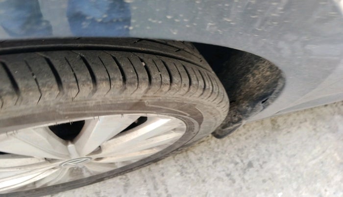 2024 Volkswagen VIRTUS HIGHLINE TSI 1.0 MT, Petrol, Manual, 7,759 km, tyre