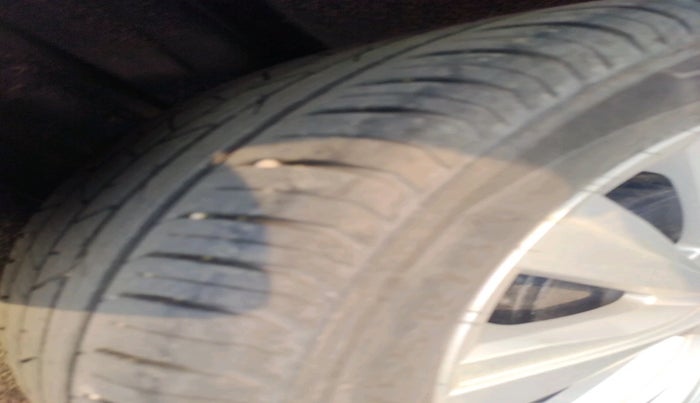 2024 Volkswagen VIRTUS HIGHLINE TSI 1.0 MT, Petrol, Manual, 7,759 km, tyre