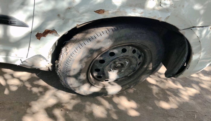 2008 Maruti Swift Dzire VDI, Diesel, Manual, 3,03,494 km, tyre