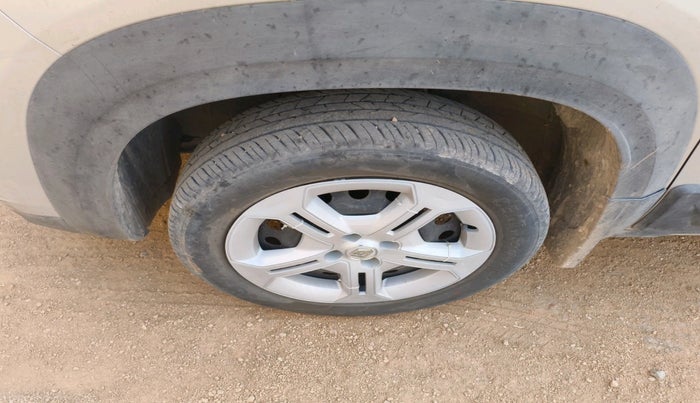 2022 Renault Kiger RXE MT, Petrol, Manual, 28,086 km, tyre