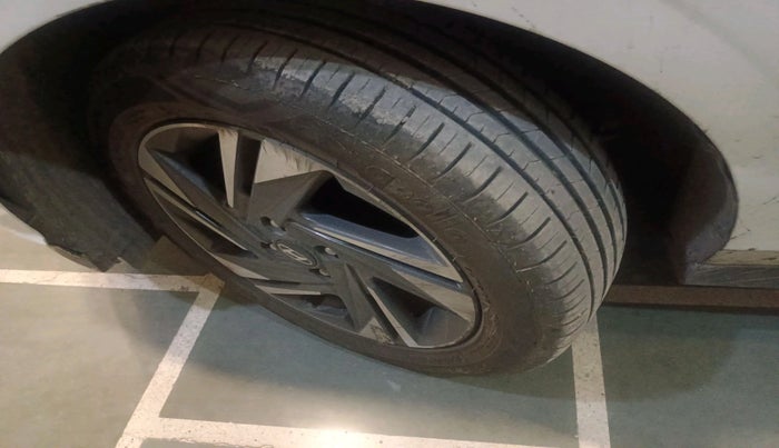 2021 Hyundai NEW I20 ASTA (O) 1.2 MT, Petrol, Manual, 82,388 km, tyre