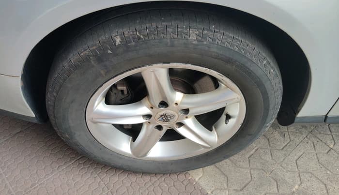 2009 Volkswagen Passat HIGHLINE DSG, Diesel, Automatic, 1,57,819 km, tyre