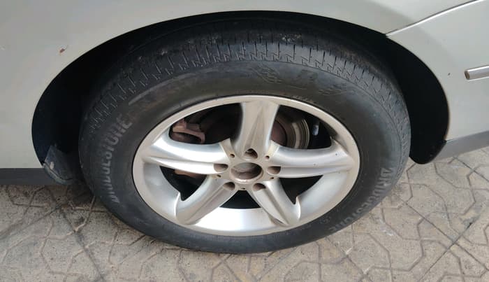 2009 Volkswagen Passat HIGHLINE DSG, Diesel, Automatic, 1,57,819 km, tyre