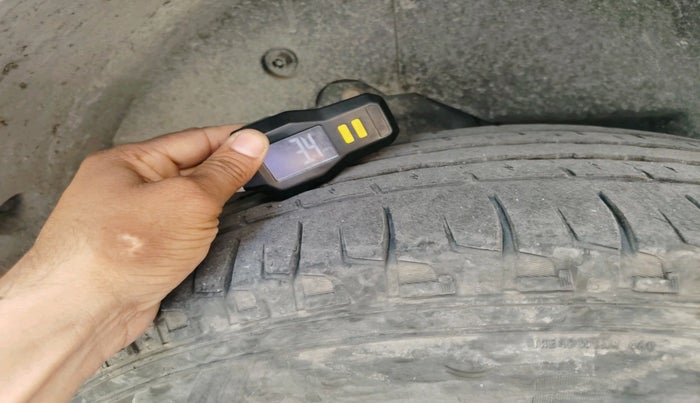 2018 Mahindra XUV500 W9, Diesel, Manual, 1,11,415 km, tyre