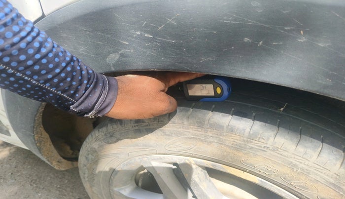 2019 Renault TRIBER RXZ, CNG, Manual, 81,003 km, tyre