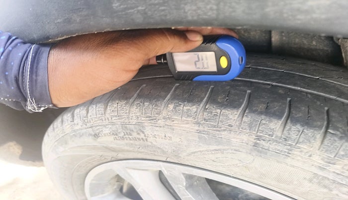 2019 Renault TRIBER RXZ, CNG, Manual, 81,003 km, tyre