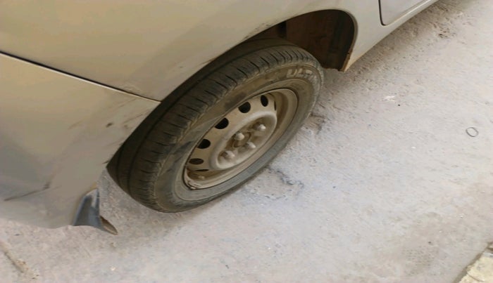 2017 Hyundai Eon ERA +, CNG, Manual, 1,92,546 km, tyre