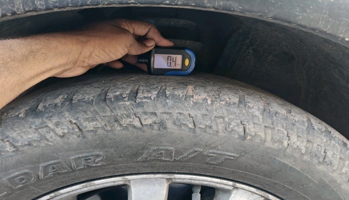 2017 Mahindra XUV500 W10 1.99, Diesel, Manual, 1,68,618 km, tyre