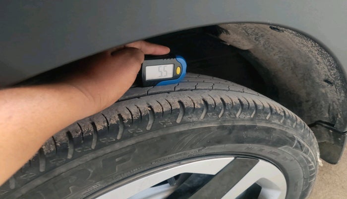 2024 Nissan MAGNITE  XE AMT EZ Shift, Petrol, Automatic, 9,212 km, tyre