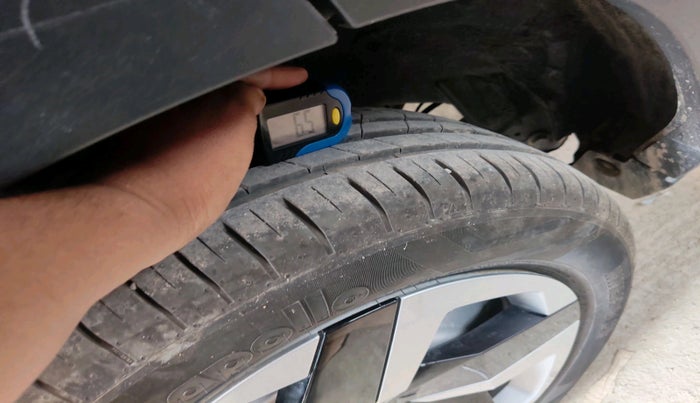 2024 Nissan MAGNITE  XE AMT EZ Shift, Petrol, Automatic, 9,212 km, tyre