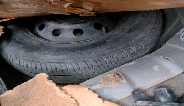 2015 Hyundai i10 SPORTZ 1.1, Petrol, Manual, 1,00,807 km, tyre