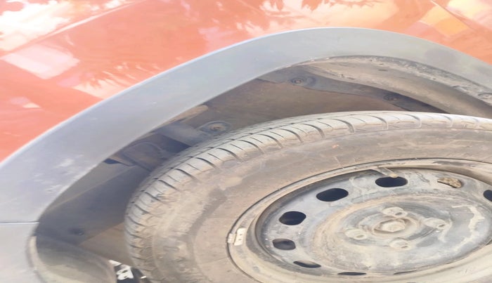 2016 Mahindra Kuv100 K6 D 5 STR, Diesel, Manual, 1,98,621 km, tyre