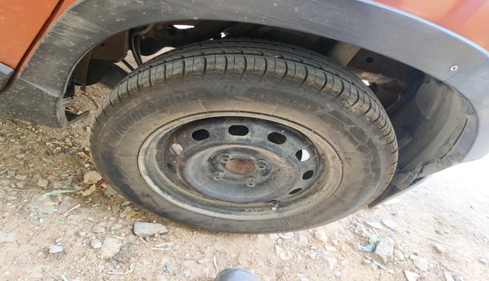 2016 Mahindra Kuv100 K6 D 5 STR, Diesel, Manual, 1,98,621 km, tyre