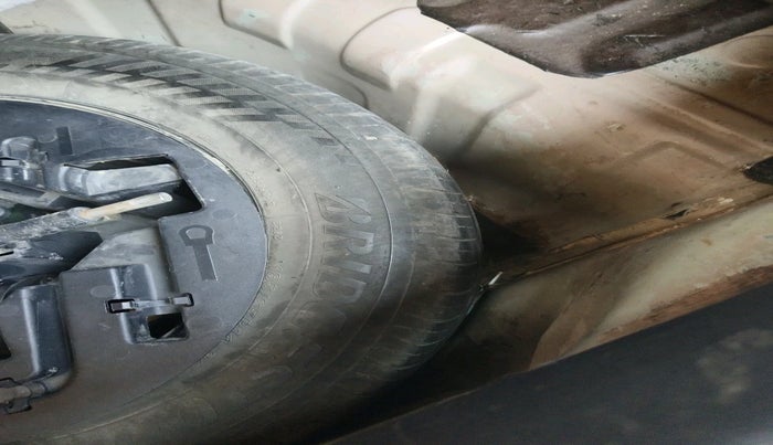 2016 Mahindra Kuv100 K6 D 5 STR, Diesel, Manual, 1,98,621 km, tyre