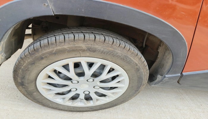 2016 Mahindra Kuv100 K6 D 5 STR, Diesel, Manual, 1,98,621 km, tyre