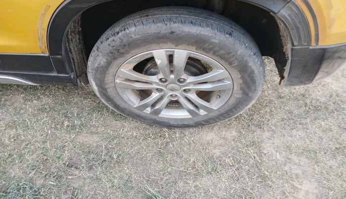 2017 Maruti Vitara Brezza ZDI PLUS DUAL TONE, Diesel, Manual, 3,17,146 km, tyre