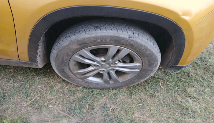 2017 Maruti Vitara Brezza ZDI PLUS DUAL TONE, Diesel, Manual, 3,17,146 km, tyre