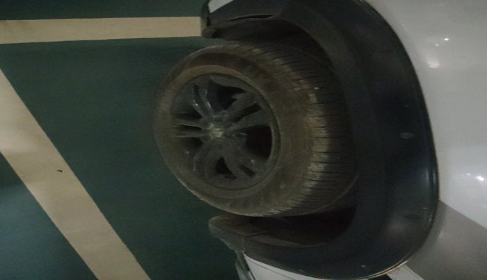 2018 Maruti Vitara Brezza ZDI, Diesel, Manual, 1,27,554 km, tyre