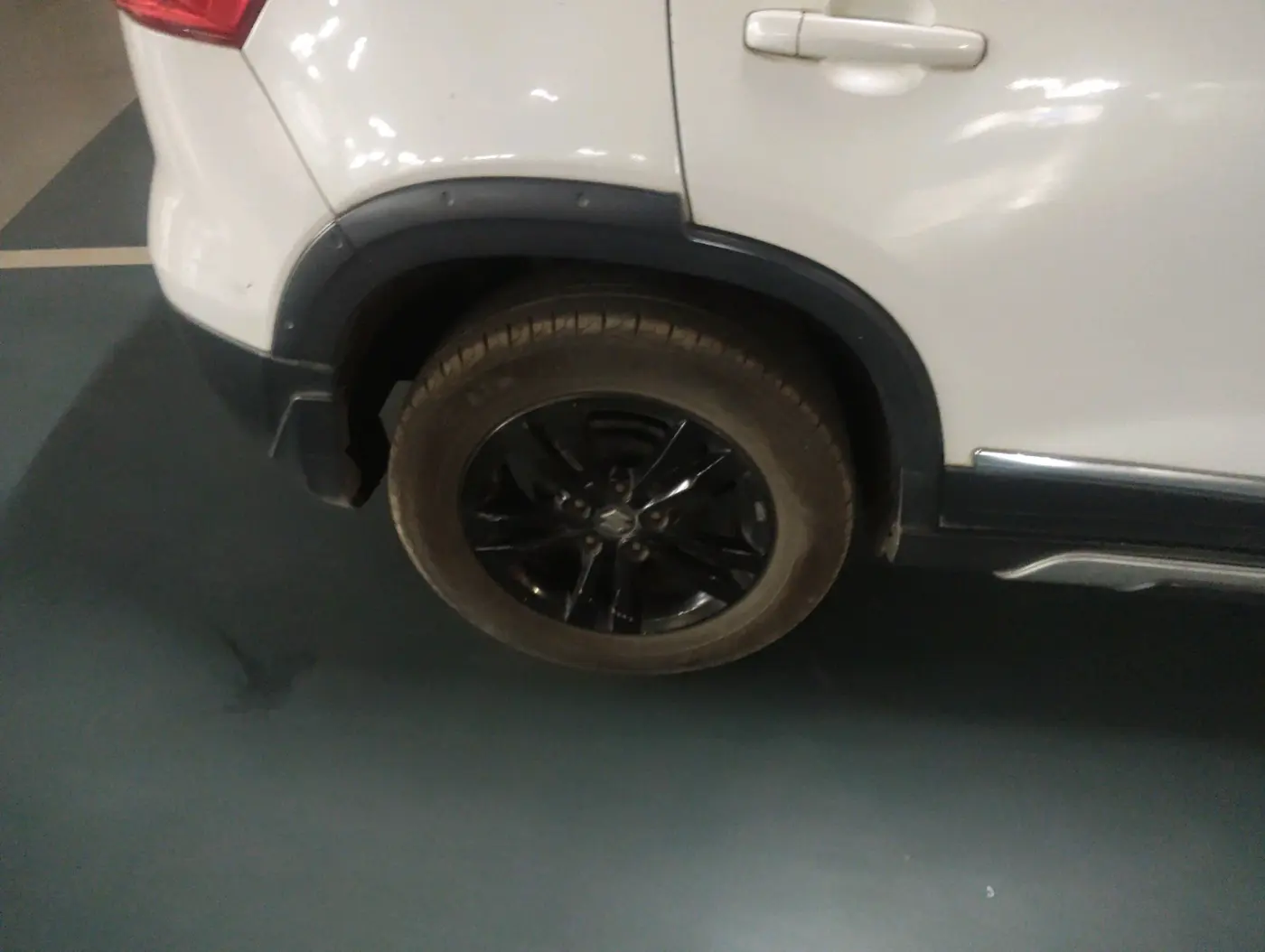 2018 Maruti Vitara Brezza ZDI, Diesel, Manual, 1,27,554 km, tyre