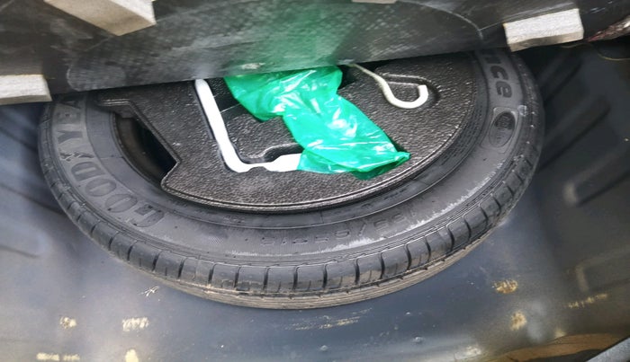 2019 Maruti Ciaz ALPHA  AT 1.5 SHVS PETROL, Petrol, Automatic, 56,815 km, tyre