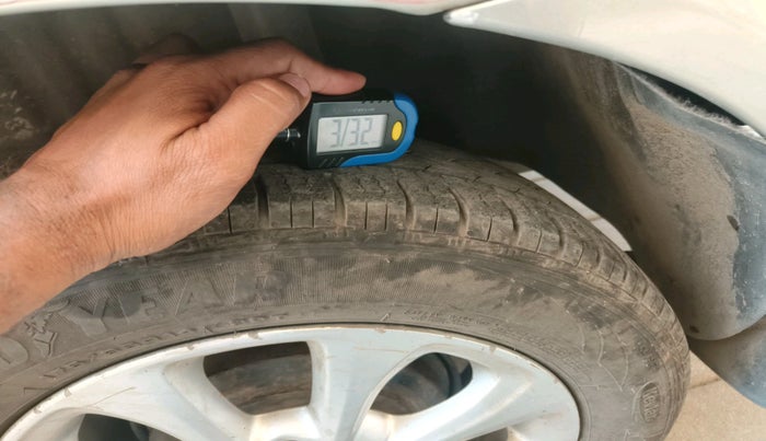 2014 Ford Classic 1.4 TITANIUM DIESEL, Diesel, Manual, 2,42,160 km, tyre