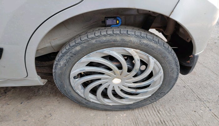 2013 Maruti Wagon R 1.0 VXI, Petrol, Manual, 40,285 km, tyre