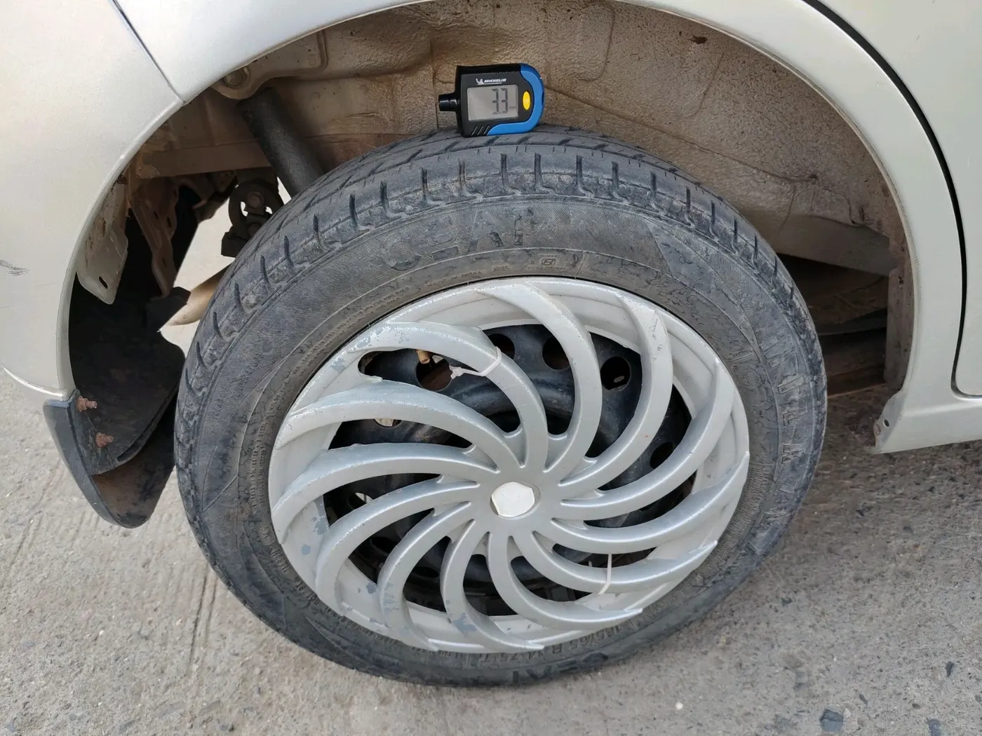 2013 Maruti Wagon R 1.0 VXI, Petrol, Manual, 40,285 km, tyre