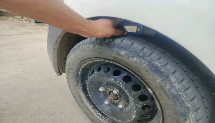 2016 Hyundai Xcent BASE 1.2, CNG, Manual, 1,49,264 km, tyre