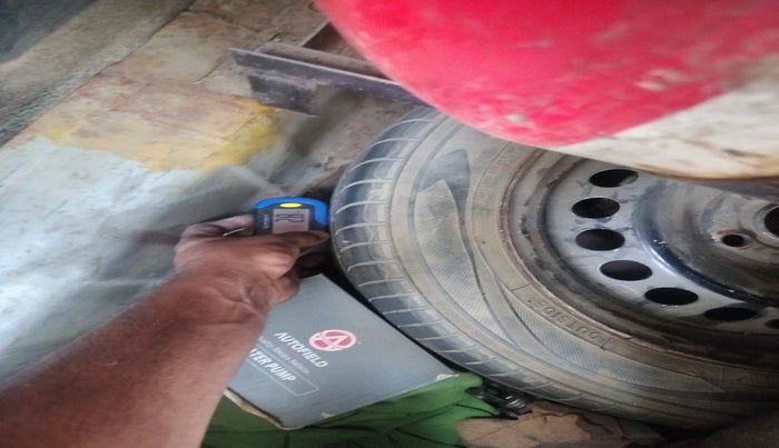 2016 Hyundai Xcent BASE 1.2, CNG, Manual, 1,49,264 km, tyre