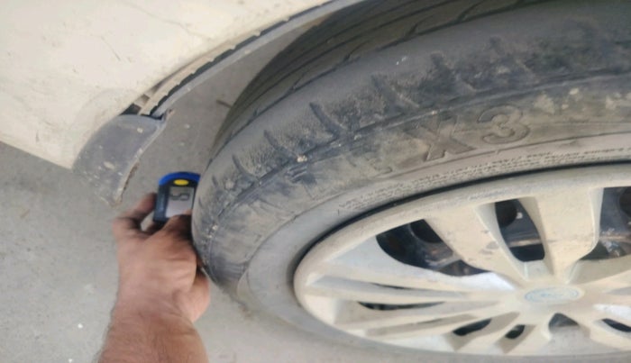 2016 Hyundai Xcent BASE 1.2, CNG, Manual, 1,49,264 km, tyre