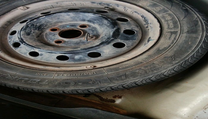 2012 Maruti Swift Dzire VXI, Petrol, Manual, 1,04,803 km, tyre