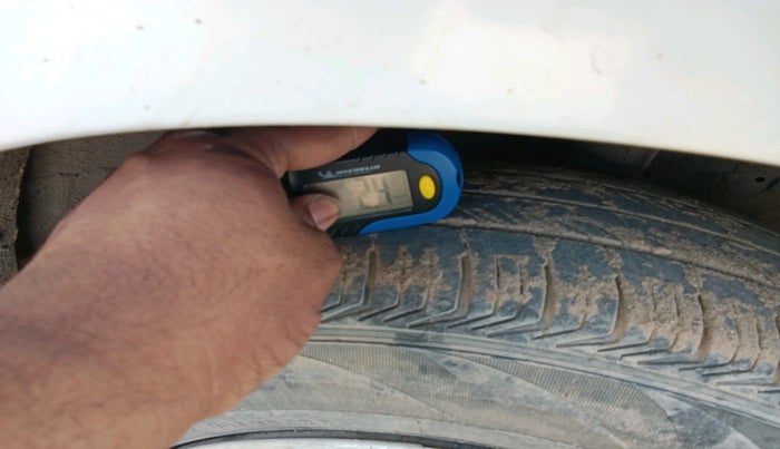 2012 Maruti Swift Dzire VXI, Petrol, Manual, 1,04,803 km, tyre