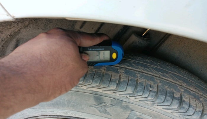 2012 Maruti Swift Dzire VXI, Petrol, Manual, 1,04,803 km, tyre