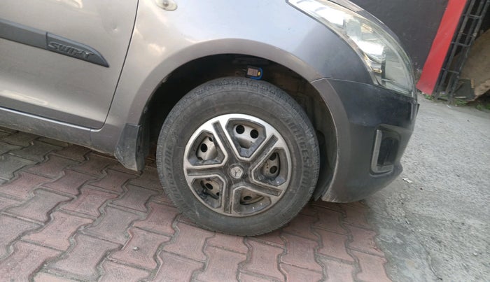 2016 Maruti Swift LXI (O), Petrol, Manual, 69,182 km, tyre