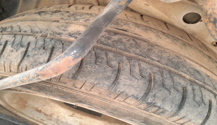 2013 Maruti Ertiga VDI, Diesel, Manual, 2,12,285 km, tyre