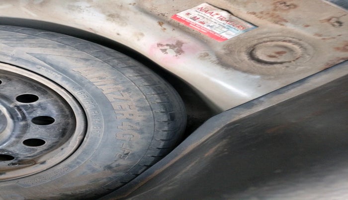 2015 Maruti Swift VDI, Diesel, Manual, 1,04,447 km, tyre