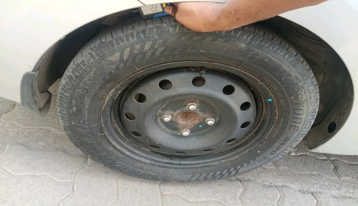 2016 Hyundai Xcent BASE 1.1, Diesel, Manual, 2,08,984 km, tyre