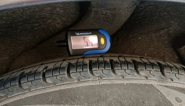 2011 Hyundai i10 SPORTZ 1.2, Petrol, Manual, 1,78,187 km, tyre