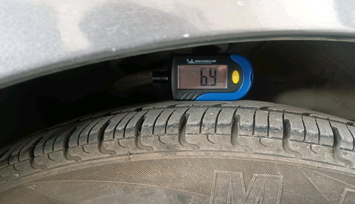 2011 Hyundai i10 SPORTZ 1.2, Petrol, Manual, 1,78,187 km, tyre