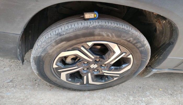 2022 Maruti BREZZA ZXI + SMART HYBRID DUAL TONE, Petrol, Manual, 45,677 km, tyre