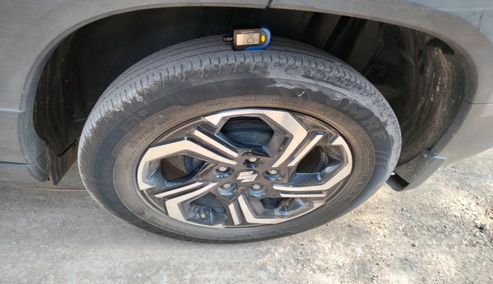 2022 Maruti BREZZA ZXI + SMART HYBRID DUAL TONE, Petrol, Manual, 45,677 km, tyre