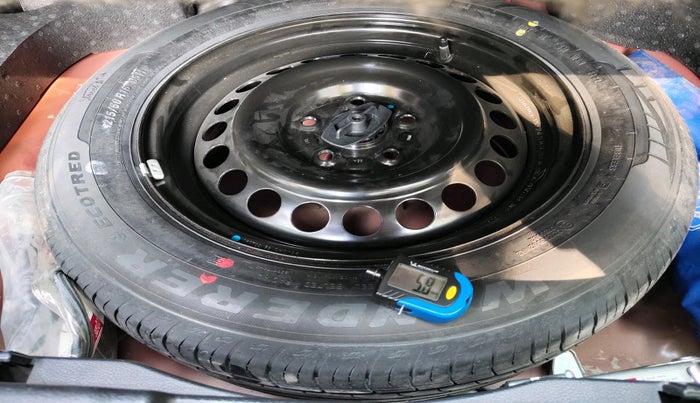 2022 Maruti BREZZA ZXI + SMART HYBRID DUAL TONE, Petrol, Manual, 45,677 km, tyre