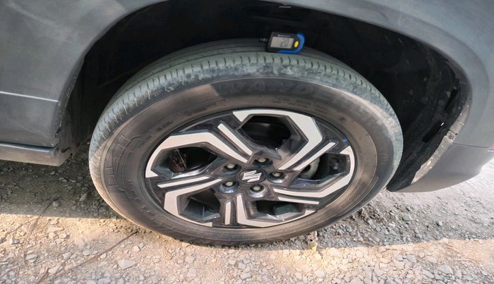 2022 Maruti BREZZA ZXI + SMART HYBRID DUAL TONE, Petrol, Manual, 45,677 km, tyre