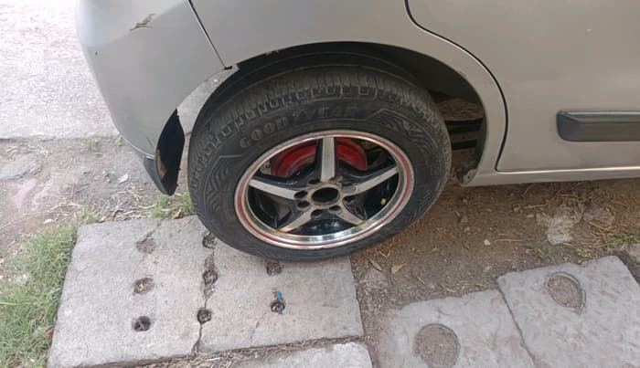 2016 Maruti Wagon R 1.0 LXI, CNG, Manual, 79,989 km, tyre