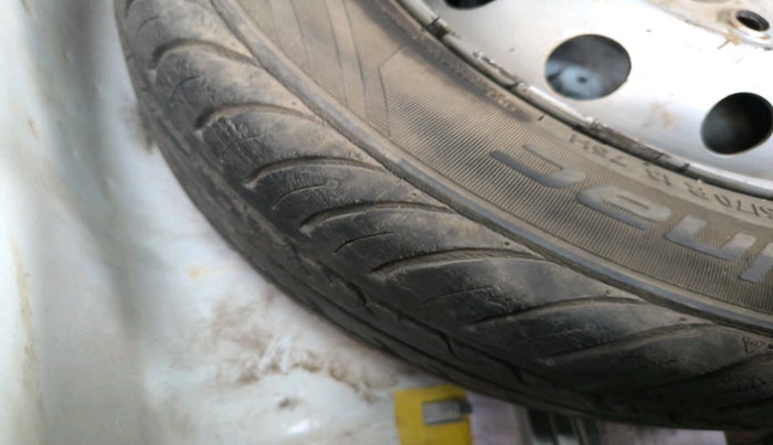 2018 Hyundai Eon ERA +, Petrol, Manual, 71,053 km, tyre