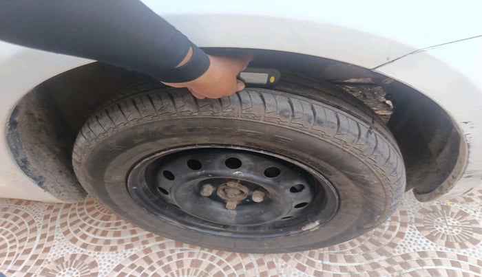 2014 Maruti Swift VXI, Petrol, Manual, 88,669 km, tyre