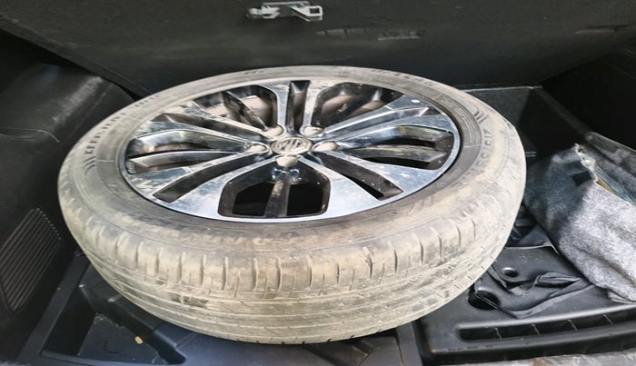 2021 MG HECTOR SHARP HYBRID 1.5 PETROL, Petrol, Manual, 49,102 km, tyre