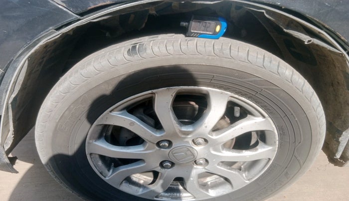 2015 Honda Amaze 1.2L I-VTEC S, CNG, Manual, 1,40,782 km, tyre