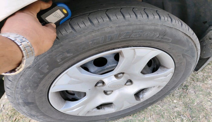 2013 Ford Ecosport AMBIENTE 1.5L DIESEL, Diesel, Manual, 1,47,568 km, tyre