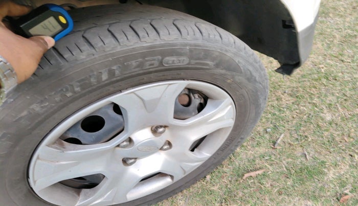 2013 Ford Ecosport AMBIENTE 1.5L DIESEL, Diesel, Manual, 1,47,568 km, tyre